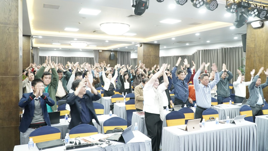 Niềm vui của các thầy cô tham gia tập huấn tại Quảng Ninh