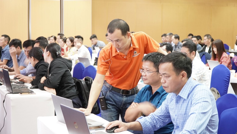 Chia sẻ nhiệt tình của BCV Bùi Duy Phương và sự hào hứng của các thầy/cô trong các buổi tập huấn